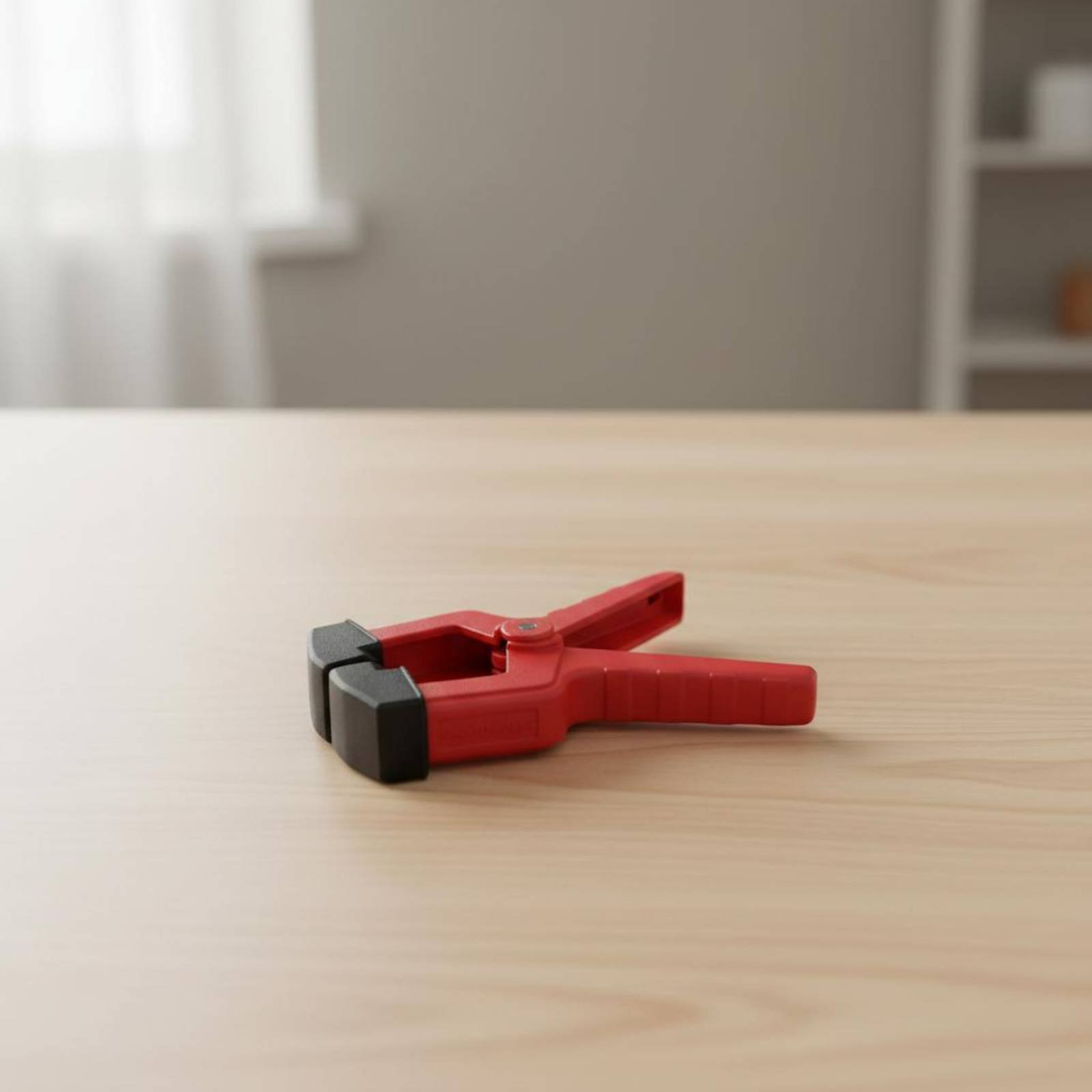 Pince triangulaire rouge en pl - Woodworking Hand Tools avis et prix